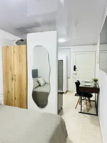 Air-conditioned studio apartment near the airport - Image 4