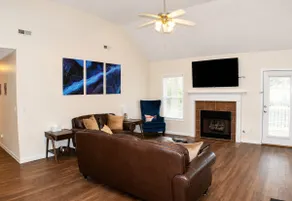 Space Oddity: Close & Accessible! / EV CHG! - Image 2