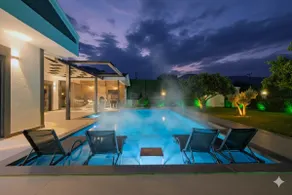 Diamond Villas with Hot Tub – Rose Massage Chair - Image 2