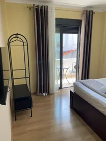 New City Center Stay with Castle View - Image 2