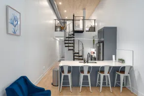Urban Apartment Loft with Gym l Sleeps 5 - Image 3