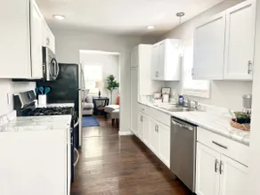 Azure Place - Quiet Refreshing 3 Bedroom Retreat - Image 2