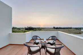 Modern 4 BHK Villa w/ Pool - 10 Mins From Temple - Image 2