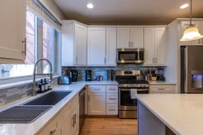 Stunning city home! Roof Deck! Sleeps 12! - Image 3