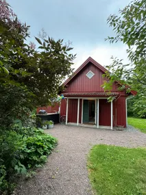 Charming house with large and lush garden. - Image 2