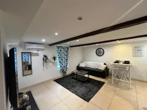Apartment with private pool - Image 2