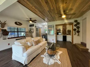 Luxury Suite at Lake Whitney - Image 2