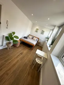 Cosy and quiet studio on High Street, Southampton - Image 4