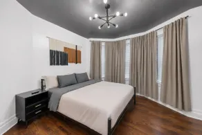 Sleeps 8, Stylish Home, Great Access NYC & EWR - Image 2
