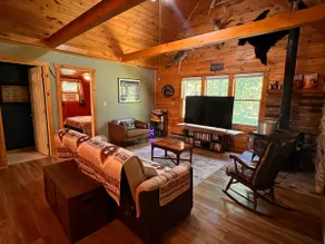Catbird Cabin - Image 3