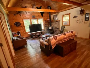 Catbird Cabin - Image 2