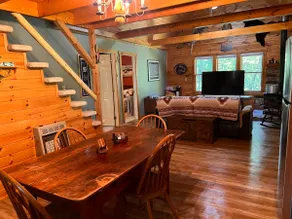 Catbird Cabin - Image 5