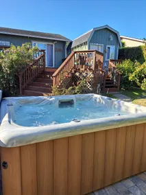 Beautiful Stylish Comfy Retreat, private hot tub. - Image 3