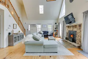 Masthope Chalet | 4 Bdrm | Firepit | sleeps 12 - Image 5