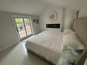 Luxury Home w/ yard, outdoor shower & king beds - Image 2