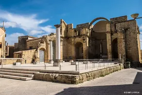 Large Holiday Home in the Village of Salemi - Image 2