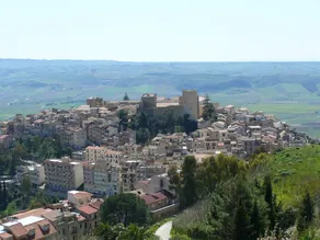 Large Holiday Home in the Village of Salemi - Image 3