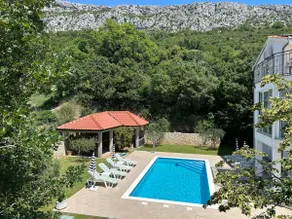Charming Stay with Pool & Outdoor Lounge - Image 5