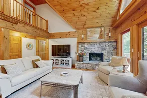 Woodsy cabin, hot tub, fireplace, balcony, grill - Image 2