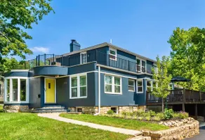 Spacious Home: Game Room, Swing Set, Deck, Yard - Image 3