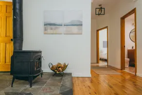 Green Valley House: four-season Catskills getaway - Image 4