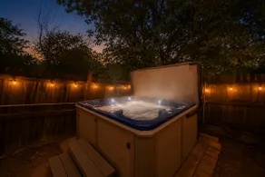 Hot Tub + Fire Pit + Movie Projector+ BBQ| Near DT - Image 5