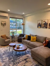 Haven at Greenbridge Close to Airport and Downtown - Image 3