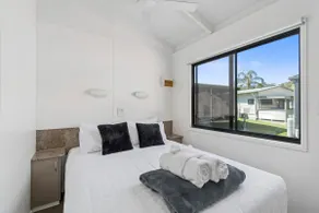 Deluxe Waterfront Cabin - Image 2