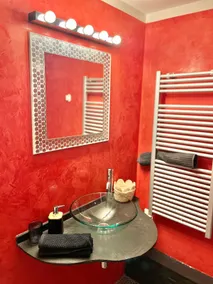 Charming independent room - Image 3