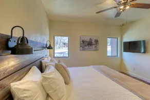Modern King Condo Near Rapid City and Mt. Rushmore - Image 3