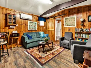 The Bunkhouse, farm stay, access to private pool. - Image 2