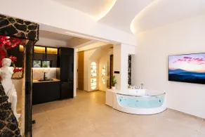 Aphrodite Suite Romantic Jacuzzi & Fireplace - Image 2