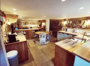 Love Cottage in Holmfirth Centre With Free Parking - Image 3