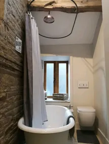 Love Cottage in Holmfirth Centre With Free Parking - Image 4