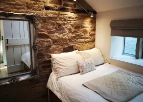 Love Cottage in Holmfirth Centre With Free Parking - Image 2