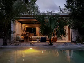 Luxurious villa with amazing pool - Image 3