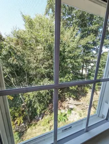 Private Home fenced in yard Pet & family friendly - Image 3