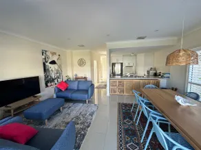 Family and Pet-friendly home | 1 min to the beach - Image 4