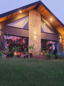 Romantic Cabin with Jacuzzi and King Bed · 1 hour from SP - Image 4