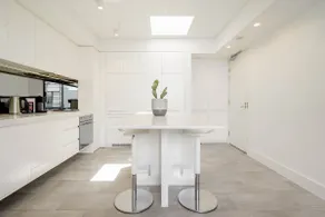 Top Floor Bondi Retreat Near Beach, Cafés & Dining - Image 3