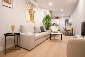 Modern & ideal location • 3 double bedrooms • A/C... - Image 2