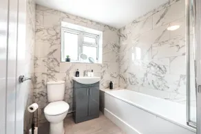 Modern House in Central Southampton with Private Off-Road Parking - Newly Refurbished - Great for Contractors, Friends & Families - Image 5