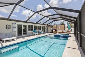3BR/3BA + Waterfront! Hot tub + Pool + Beaches! - Image 4
