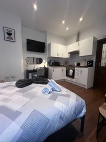 Romantic Studio Near Middlesex University - Image 4