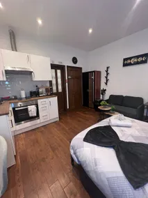 Romantic Studio Near Middlesex University - Image 5