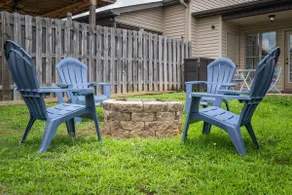 Spacious townhouse near the MET and Finley Center! - Image 3