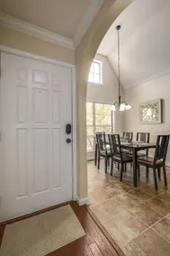Spacious townhouse near the MET and Finley Center! - Image 4