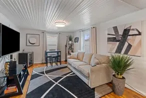 Stunning house! Big fenced private yard for dogs! - Image 3