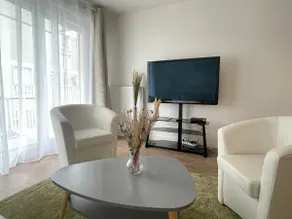 Charming Apartment in Saint-Ouen - GetHosted - Image 2