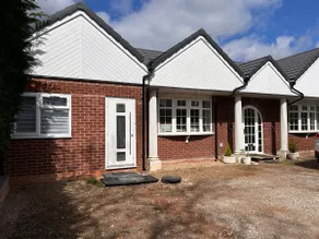 Vibrant Bungalow 2 bedroom apartment, secure private parking  - Image 5